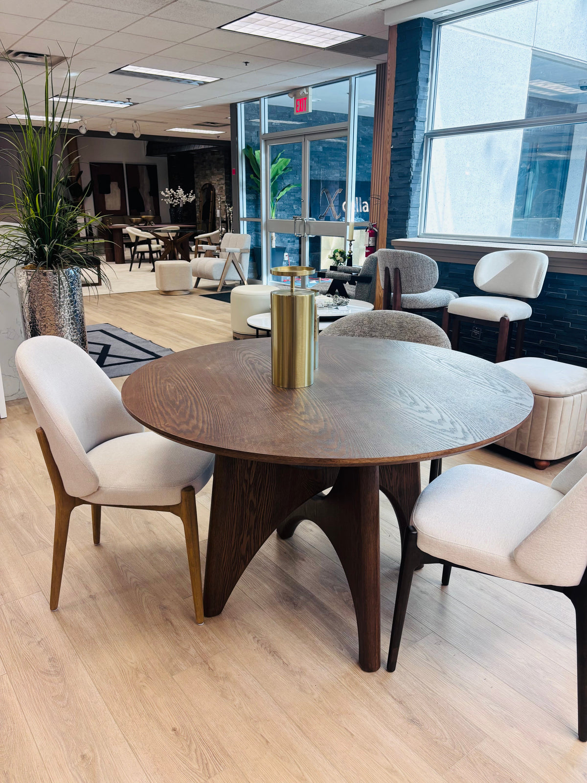 Round Sculptural Pedestal Dining Set – Walnut