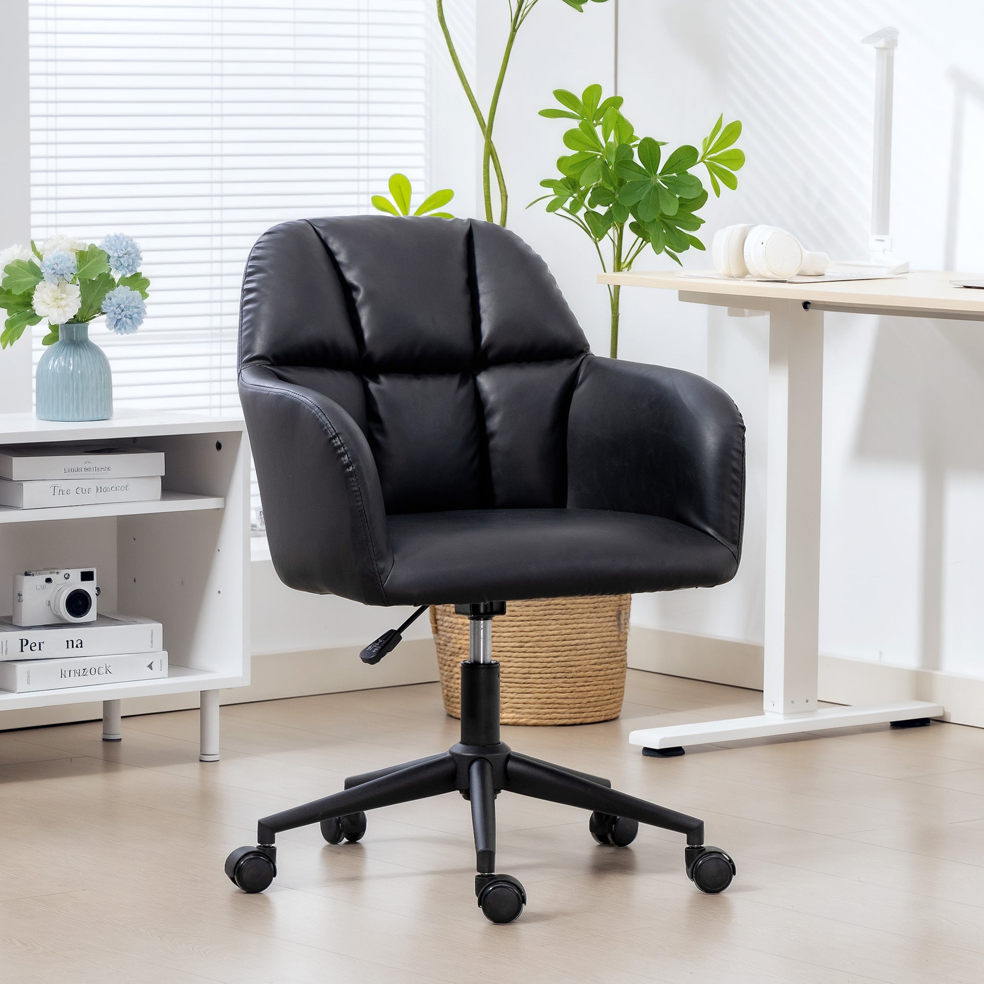 HOMCOM Modern Faux Leather Swivel Office Chair, Adjustable Height, Ergonomic Desk Seating