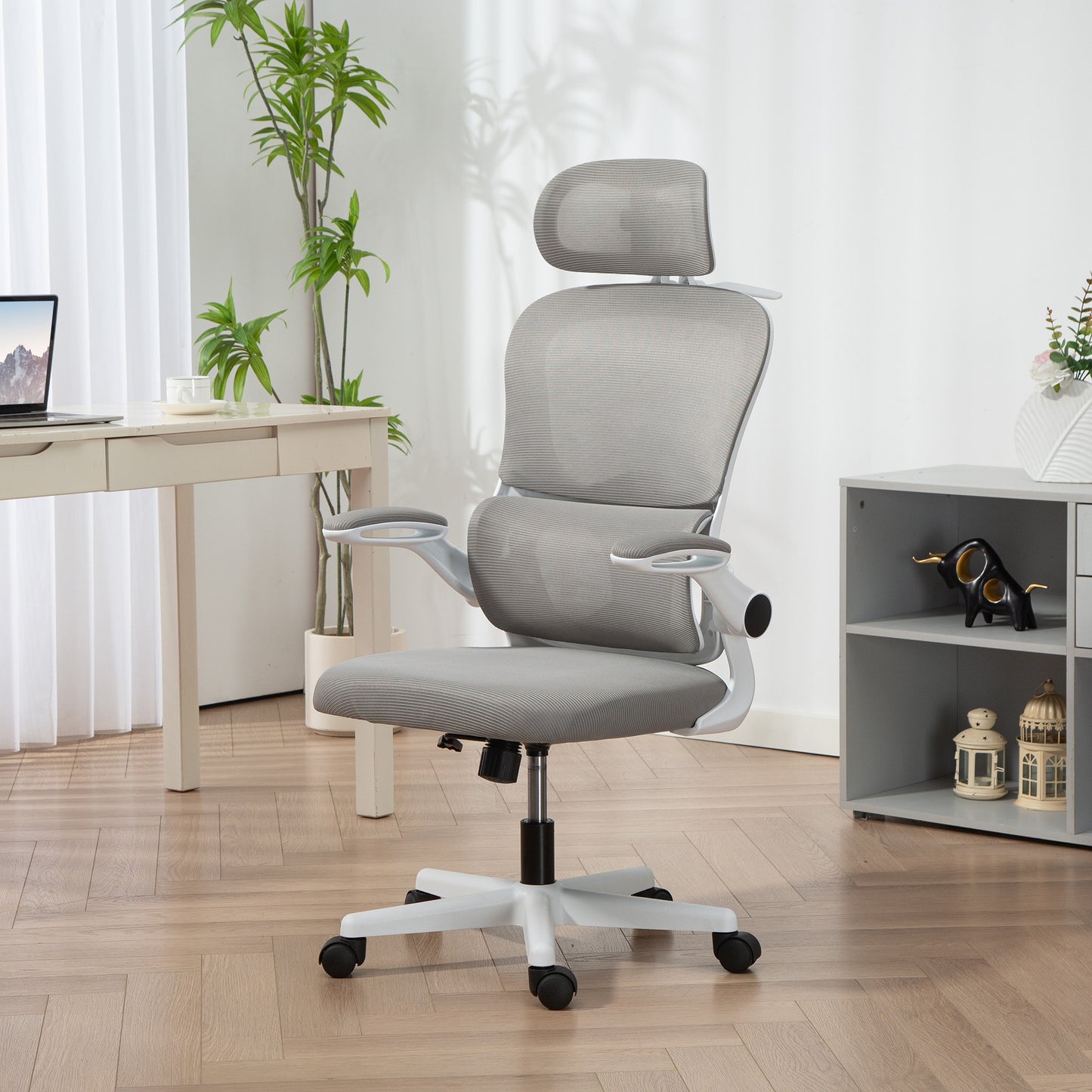 HOMCOM Ergonomic Mesh Office Chair: Flip-up Armrests, Rotatable Headrest, Lumbar Support