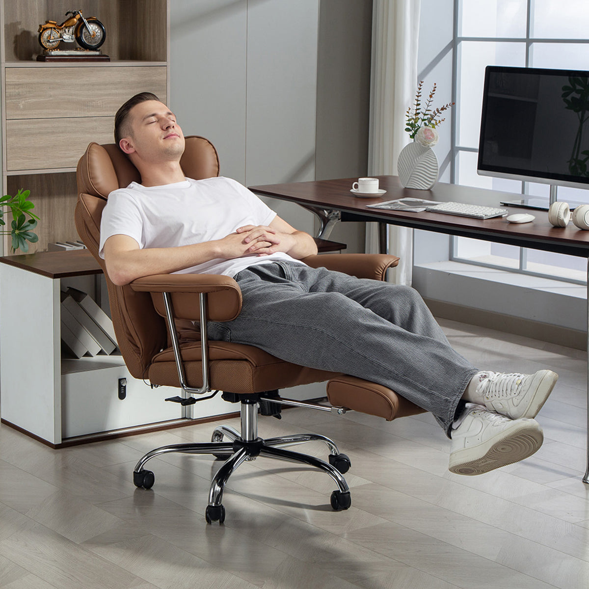 400LBS Massage Office Chair, Executive Office Chair with 6-Point Vibration, Brown